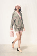 Load image into Gallery viewer, Gam short silk jacket