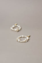 Charger l&#39;image dans la visionneuse de galerie, Ivoire bridal pearl hoop earrings baroque pearl keshi pearl