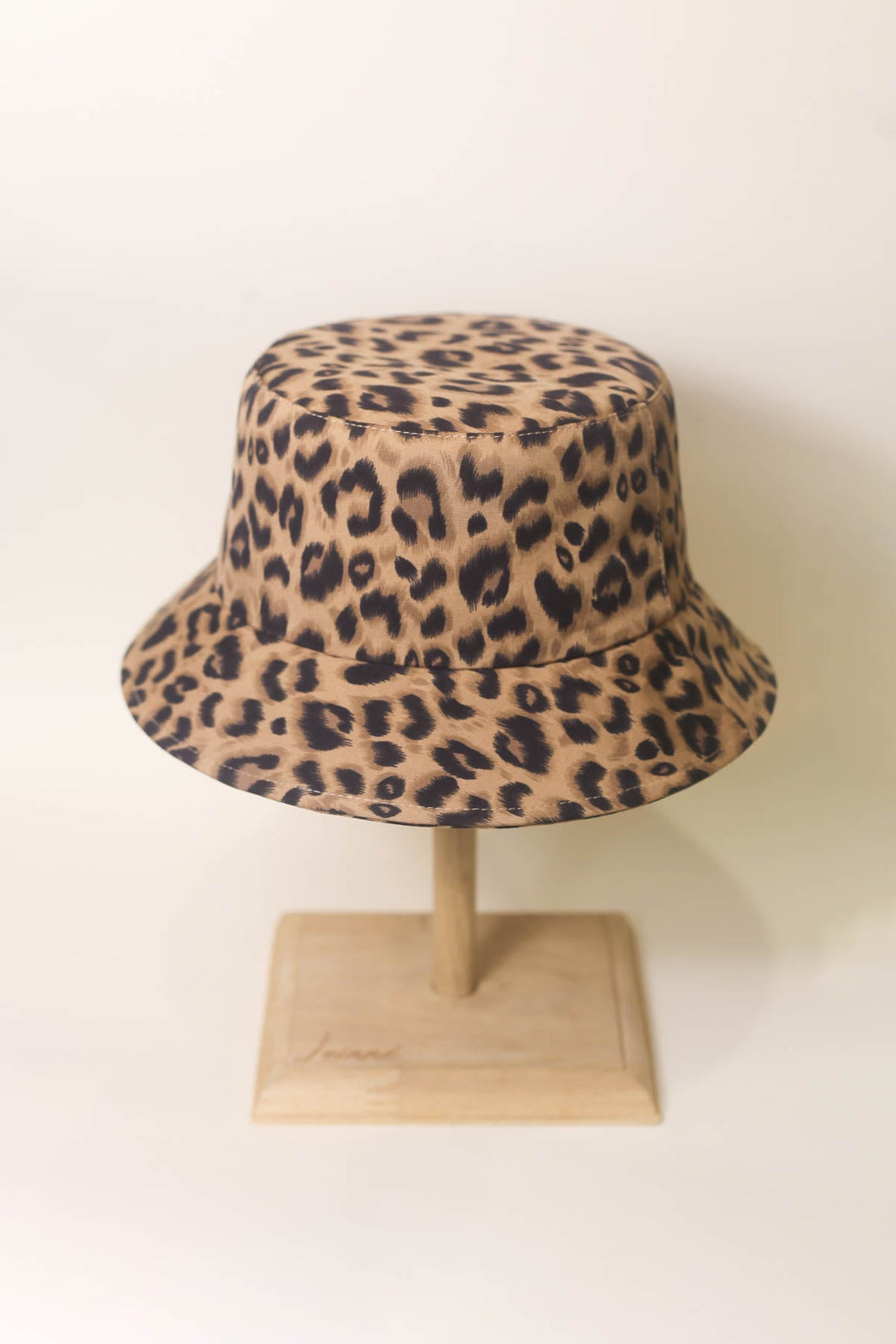 Leopard bucket hat
