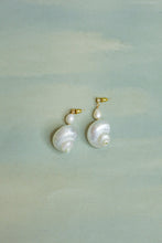 Load image into Gallery viewer, Miriam shell earrings