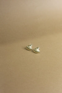 Scallop gold-plated earrings

