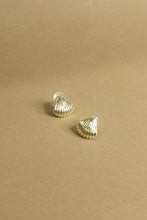 Tải hình ảnh vào Thư viện hình ảnh, Scallop gold-plated earrings