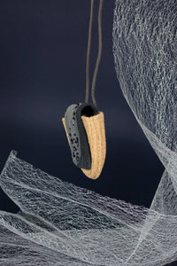 The combination of jewelry and wallet. The starry sky is depicted in decorative accents. The Thinking of Stars Neck Bag is made with natural Raffia, eco linen and some subtle touches to draw attention to the complexity. To complete a distinct contemporary look, wear it as a necklace, crossbody or even paired together as a bag.
