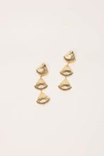 Load image into Gallery viewer, Trio Scallop gold earrings