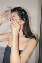 Charger l&#39;image dans la visionneuse de galerie, Love pearl embellishment black fascinator headband
