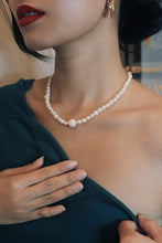 Charger l&#39;image dans la visionneuse de galerie, Moon Egg pearl necklace