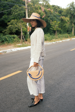 Charger l&#39;image dans la visionneuse de galerie, Cosmica raffia straw hat with flat crown and hand-sewn épuré fabric curves