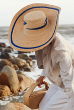 Tải hình ảnh vào Thư viện hình ảnh, Cosmica raffia straw hat with flat crown and hand-sewn épuré fabric curves