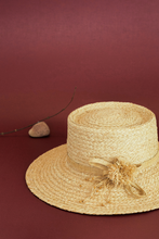 Charger l&#39;image dans la visionneuse de galerie, Gardenia raffia hat with flat crown and handmade floral pattern