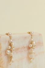 Load image into Gallery viewer, Isabella cluster pearl earrings