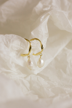 Charger l&#39;image dans la visionneuse de galerie, Cloud pearl earrings