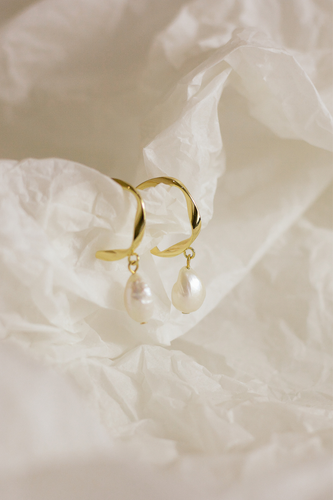 Cloud pearl earrings
