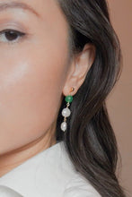 Charger l&#39;image dans la visionneuse de galerie, Meggie long drop pearl and jade earrings