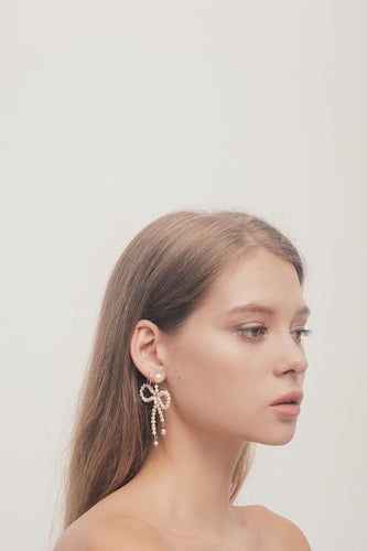 Noy Noeud bow tie pearl earrings
