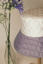 Load image into Gallery viewer, Pilvi purple and cream silk bucket hat