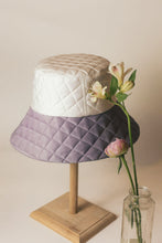 Load image into Gallery viewer, Pilvi purple and cream silk bucket hat