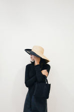 Charger l&#39;image dans la visionneuse de galerie, Romy wide brim hat from natural raffia and black cotton canvas
