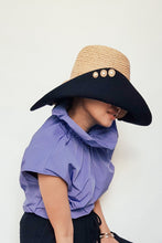 Charger l&#39;image dans la visionneuse de galerie, Romy wide brim hat from natural raffia and black cotton canvas