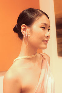 White crystal bow earings
